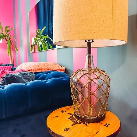 Dolly's Yacht Club - Cozy Retreat Near Broadway Nashville