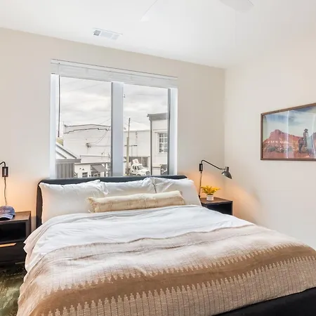 Outrider 1024 By Avantstay Private Balcony Minutes To Broadway Downtown *