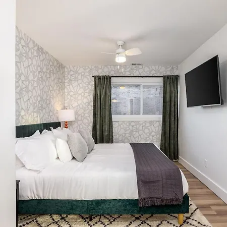 Apartment By Vanderbilt And Belmont, 3 Miles To Downtown & Free Parking *