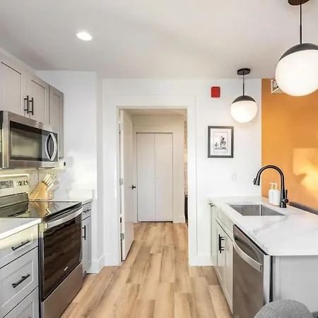 By Vanderbilt And Belmont, 3 Miles To Downtown & Free Parking * Nashville