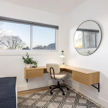 Apartment By Vanderbilt And Belmont, 3 Miles To Downtown & Free Parking *