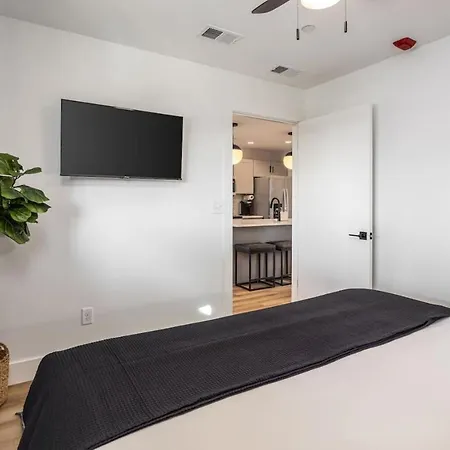 Walk To Restaurants From Condo, By Hospitals, 3 Miles To Downtown