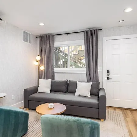 Apartment No Stairs By Vanderbilt And Belmont, 3 Miles To Downtown