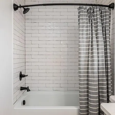 Walk To Hillsboro Village, Close To Vanderbilt, 3 Miles To Downtown *