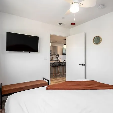 Retreat With Patio & Free Parking, By Vanderbilt