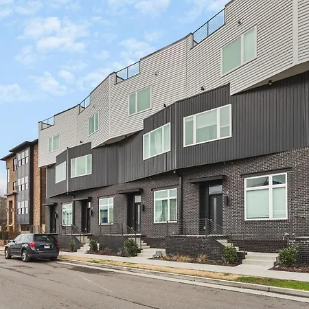 With Rooftop Deck & Garage, 2 Miles To Downtown Broadway Holiday home Nashville