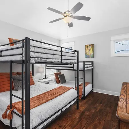 Walk To Broadway & Germantown Large House With Patio * Nashville
