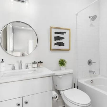 Upscale With Patio Walk To 12 South And Belmont Holiday home Nashville