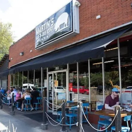 Belmont Retreat Walk To Restaurants, Coffee, 12 South Holiday home Nashville
