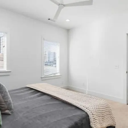 Upscale With Patio Walk To 12 South And Belmont Nashville