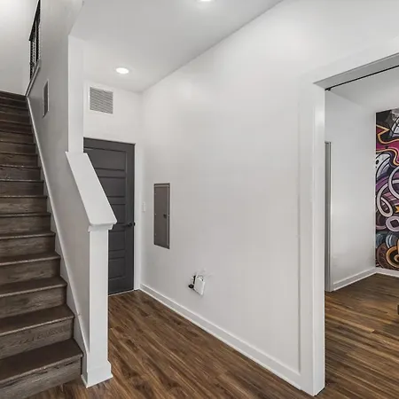 Holiday home Large Patio, Rooftop Deck And Garage, 3 Miles To Broadway Nashville