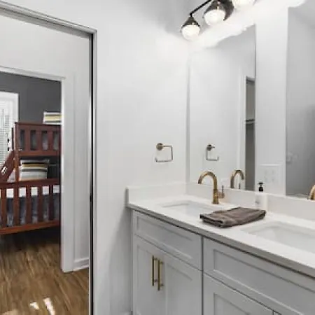 Large Patio, Rooftop Deck And Garage, 3 Miles To Broadway Nashville