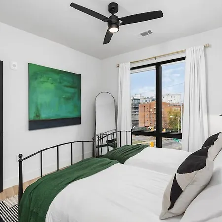 Premium With Huge Patio Near Vanderbilt & Downtown Apartment *