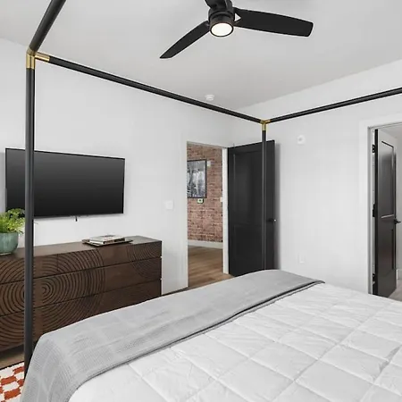 Premium With Huge Patio Near Vanderbilt & Downtown Apartment Nashville