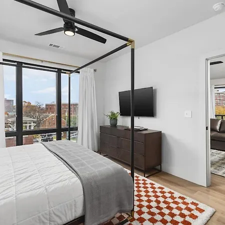 Premium With Huge Patio Near Vanderbilt & Downtown Apartment
