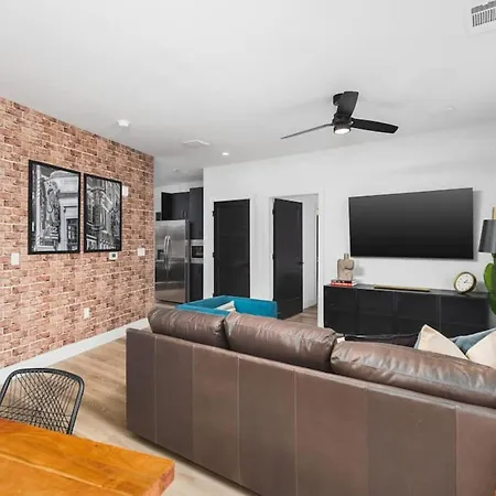 Premium With Huge Patio Near Vanderbilt & Downtown Apartment *
