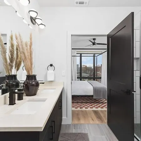 Premium With Huge Patio Near Vanderbilt & Downtown Apartment Nashville