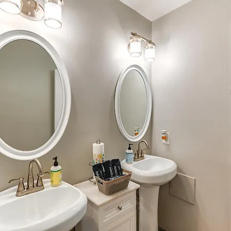 Holiday home Cozy Getaway 11 Mi To Downtown!