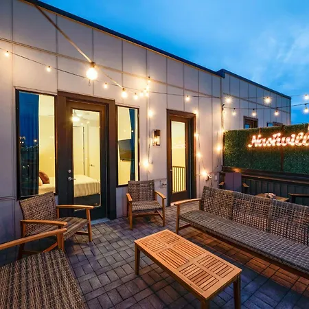 Huge Space 10 Beds Rooftop With City Views