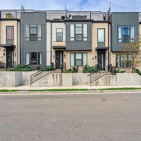 Huge Roof Deck With City Views 9 Beds Nashville