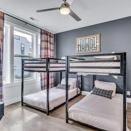 Huge Roof Deck With City Views 9 Beds