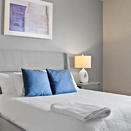 Apartment Landing Modern With Amazing Amenities