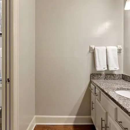 Apartment Landing Modern With Amazing Amenities