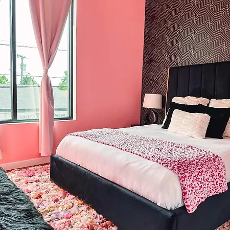 Dolly's Glam Getaway - Glittering Gem Near Broadway Nashville