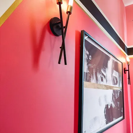 Holiday home Dolly's Glam Getaway - Glittering Gem Near Broadway *
