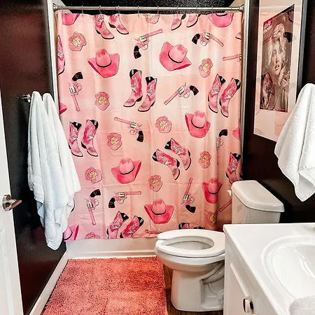 Dolly's Glam Getaway - Glittering Gem Near Broadway * Nashville