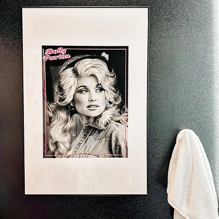 Holiday home Dolly's Glam Getaway - Glittering Gem Near Broadway *