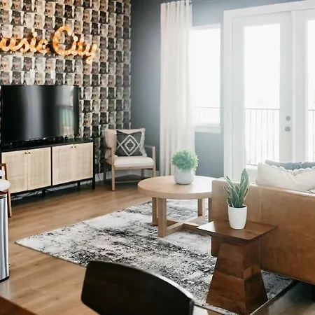 Balcony~gated Community~luxury~nashville Nashville