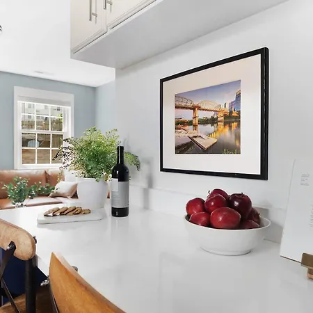 The Blue - 4 Beds And 7 Mins To Broadway! Apartment *