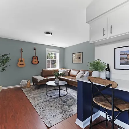 The Blue - 4 Beds And 7 Mins To Broadway! * Nashville
