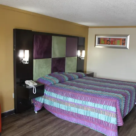 Hotel Executive & *