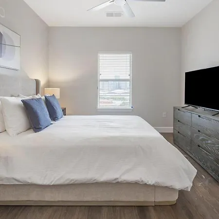 Landing Modern With Amazing Amenities Apartment