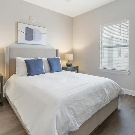 Landing Modern With Amazing Amenities Apartment