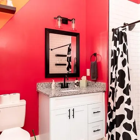 New Sleeps 4 - 7 Mins To Dt Apartment