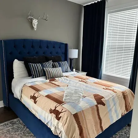 Holiday home New And Luxurious By Downtown With Rooftop Deck!