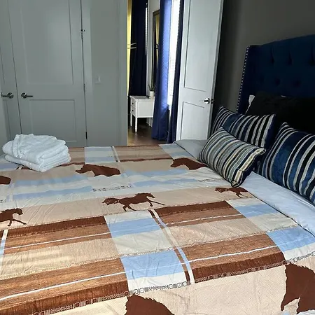 Holiday home New And Luxurious By Downtown With Rooftop Deck!