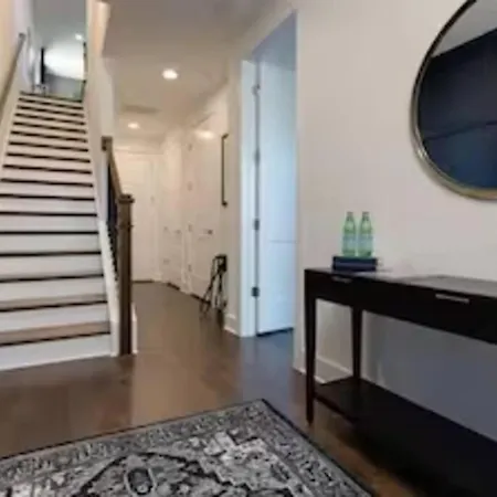 New And Luxurious By Downtown With Rooftop Deck! Holiday home
