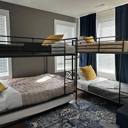 New And Luxurious By Downtown With Rooftop Deck! Nashville