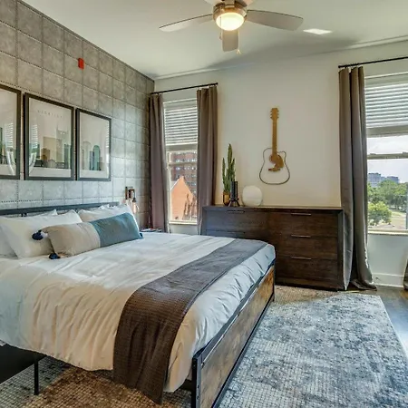 4 Designer Loft Units - Min To Broadway