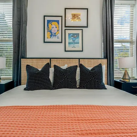 4 Designer Loft Units - Min To Broadway 4*