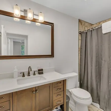 Single Story Pet Friendly Home, With Fenced Yard, Fire Pit, 5min To Downtown!!