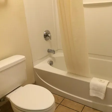 Americas Value Near Downtown 2*