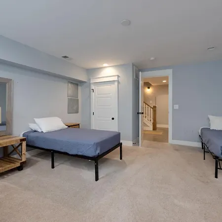 7 Minutes From Broadway, Entire Nashville