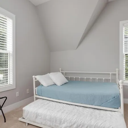 7 Minutes From Broadway, Entire