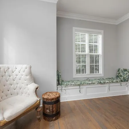 7 Minutes From Broadway, Entire Holiday home