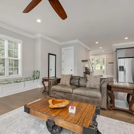 7 Minutes From Broadway, Entire Holiday home